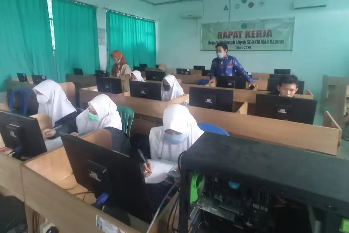 Enam Peserta Didik MAN Kapuas Bersaing Kuis Fisika, Satu Peserta Masuk 10 Besar