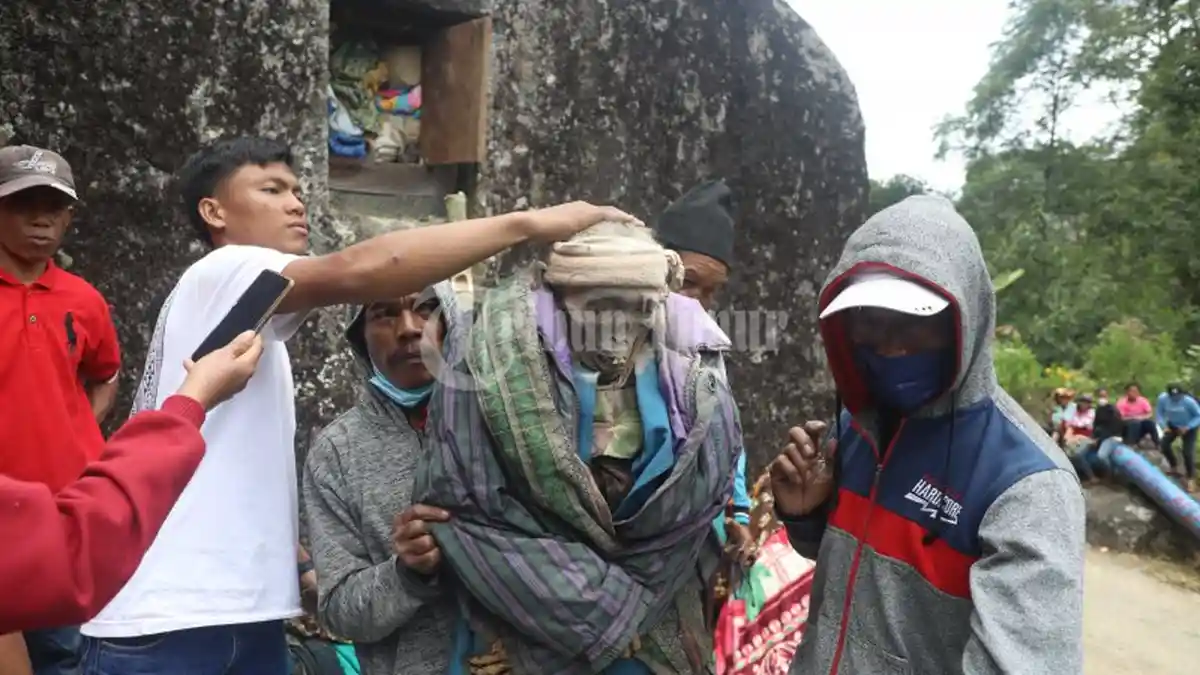 Ritual Adat Ma'nene di Toraja Utara - manene15.jpg