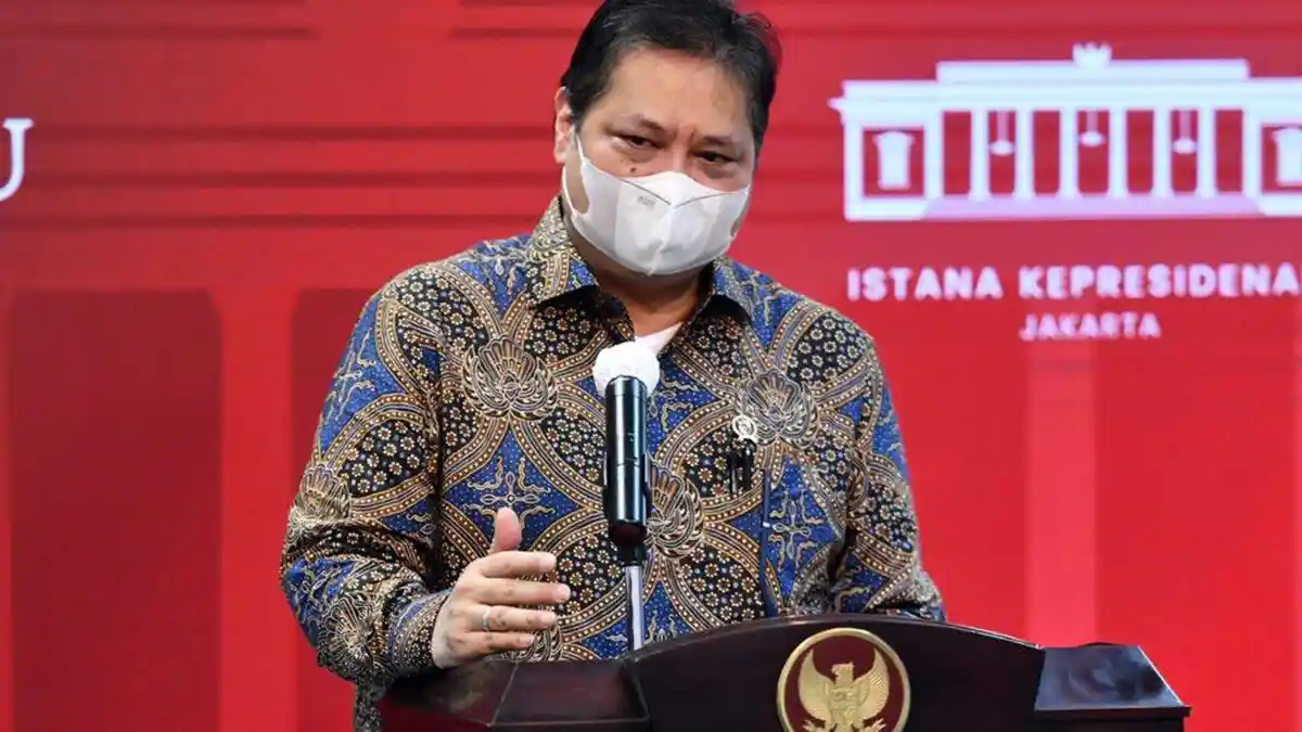 Menko Airlangga Ajak Masyarakat Patuh dan Disiplin Menjalankan Protokol Kesehatan Ketat