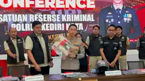 Kapolres-Kediri-Kota-AKBP-Dr-Anggi-Saputra-Ibrahim-saat-konferensi-pers-Selasa-262026.jpg
