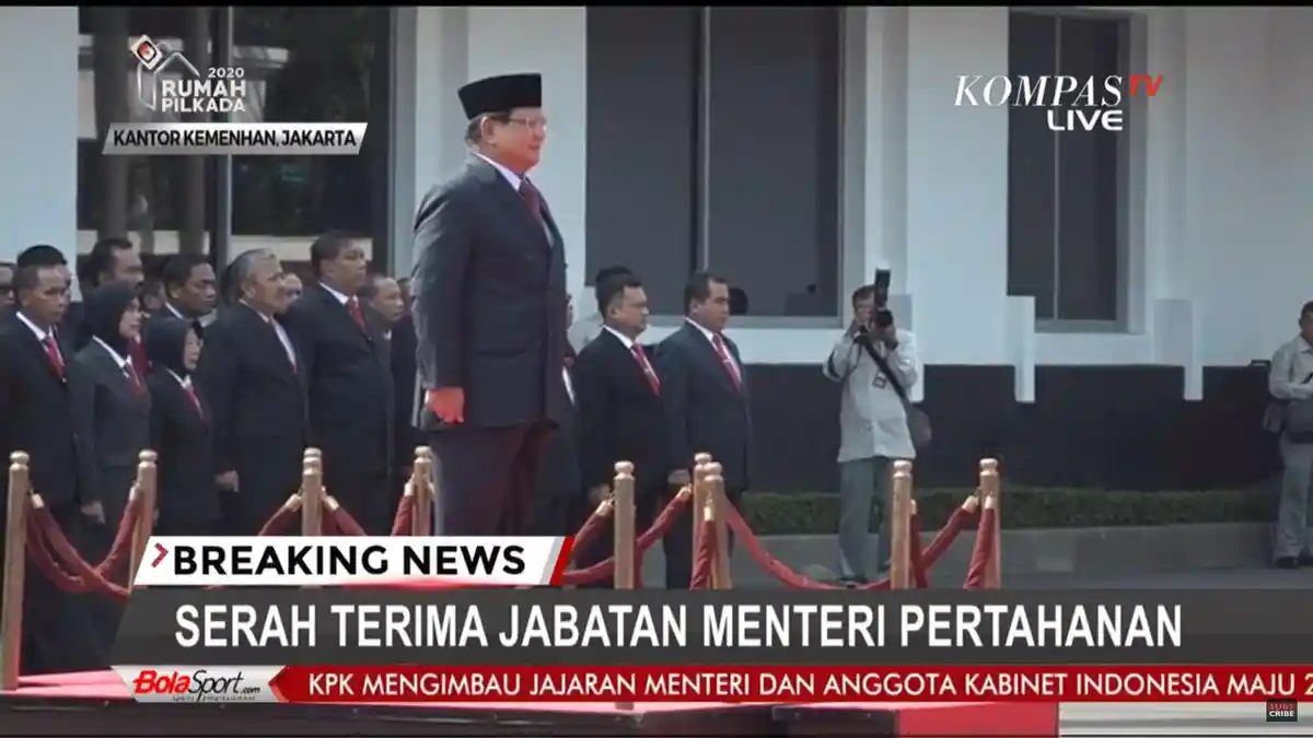 Hari Pertama Jadi Menhan, Prabowo Disambut Upacara Jajar Kehormatan