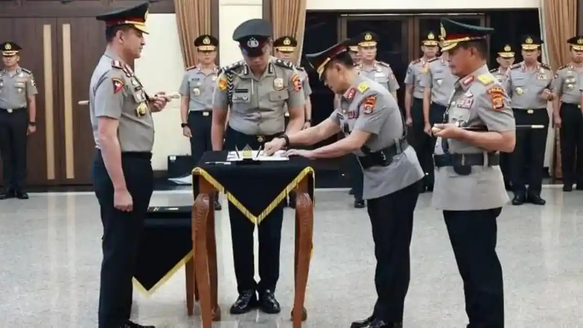 Daftar Lengkap 28 Jenderal Bintang 3 Polri dan Mutasi Terbaru