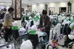 Muhammad-Lalan-Jaya-mengecek-kondisi-jemaah-haji.jpg