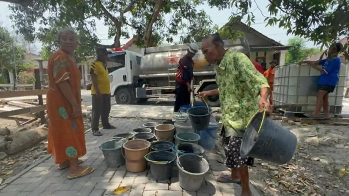BPBD Jombang Kirim 20.000 Liter Air Bersih Tiap Distribusi ke Desa Jipurapah