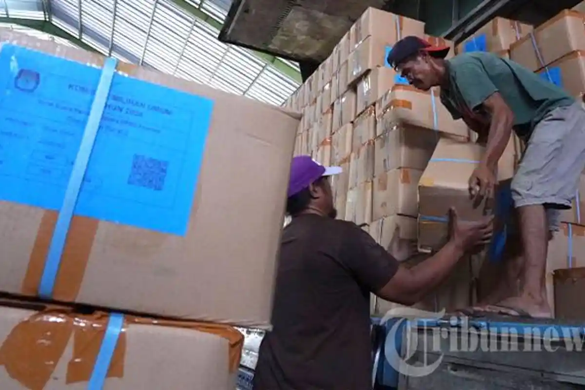 Temuan KPU Kota Mataram saat Sortir Lipat Surat Suara: Robek, Terkena Tinta, Hingga Tercoblos