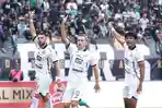 Pemain-Persija-Jakarta-Marko-Simic-mengangkat-jari-saat-laga-melawan-Persebaya-Surabaya.jpg