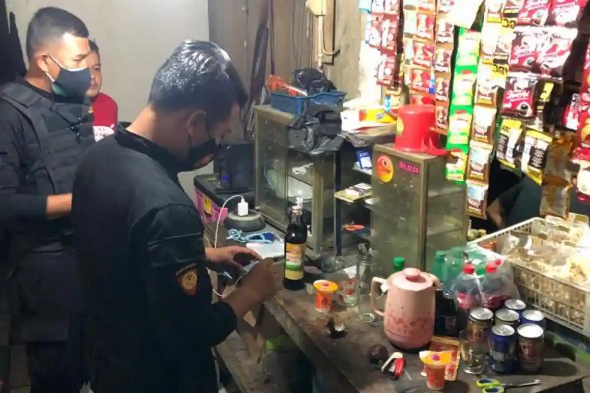 Terbukti Jual Ciu dan Anggur, 5 Pedagang Diamankan Sat Sabhara Polresta Banyumas