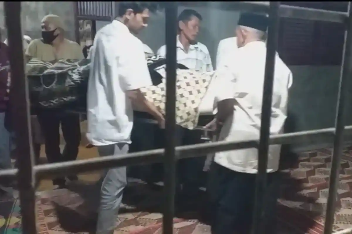 Jenazah Almarhum Prof Dr Ridwan Disambut Derai Airmata Keluarga dan Warga Peudada, Bireuen