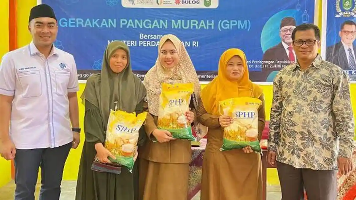 Irvan Herman Serahkan Bantuan Beras Zulkifli Hasan ke Guru dari Muhammadiyah & Aisyiyah Bengkalis
