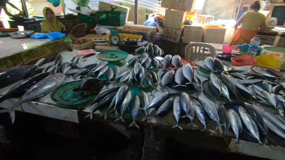 Menelusuri Suasana Pasar Perum Paniki Manado Sulawesi Utara