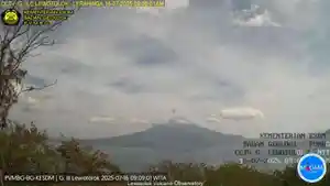 GUNUNG-LEWOTOLOK-Gunung-Lewotolok-di-Lembata-NTT-Meletus.jpg