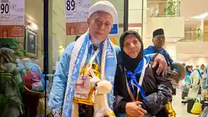 Mengintip-Oleh-oleh-Jemaah-Haji-Boneka-Unta-jadi-Favorit.jpg