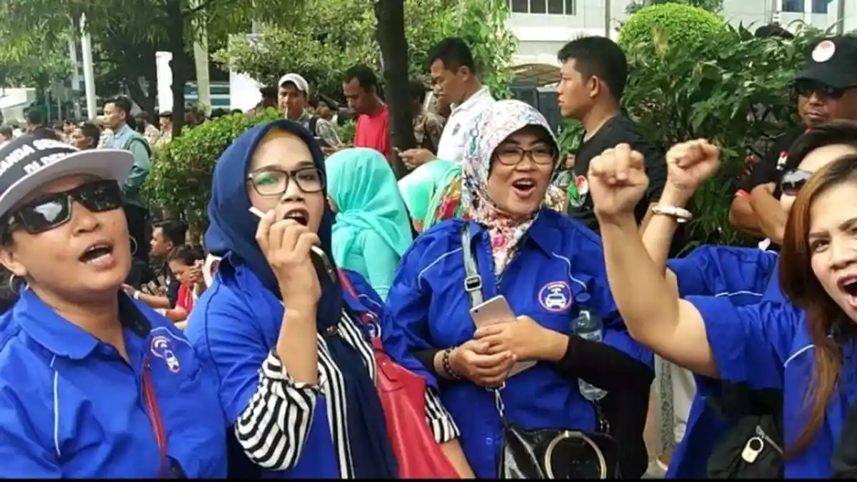 Janda Sopir Taksi Online Geruduk Kantor Kemenhub, Protes Permenhub 108/2017
