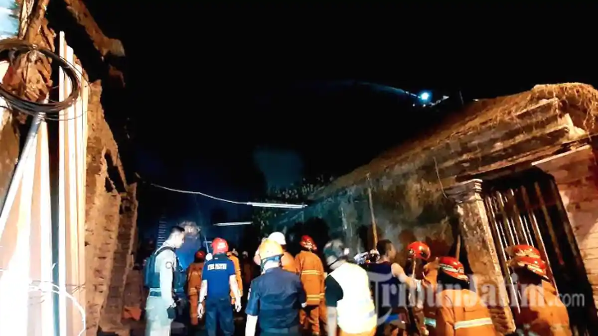 Gudang Cat di Surabaya Terbakar Hebat, PMK Kesulitan Padamkan Api hingga Berpencar di 3 Titik