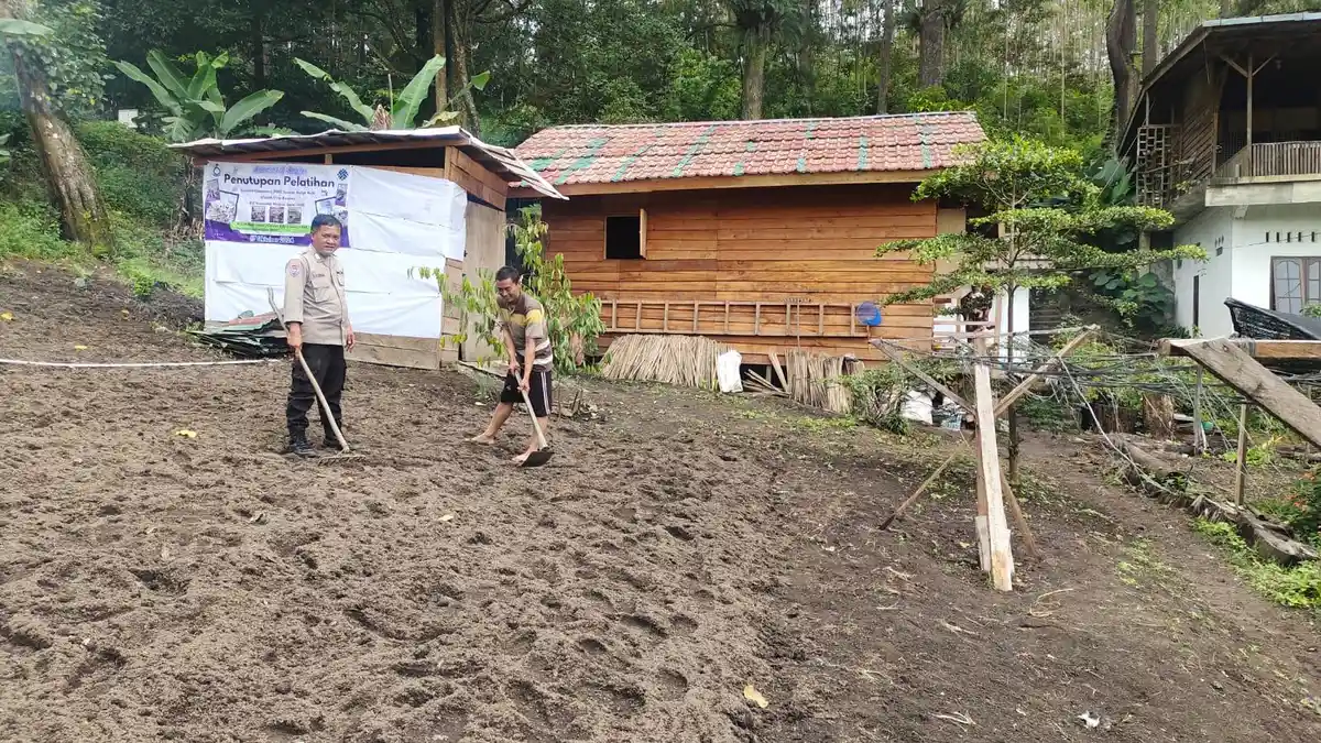 Bhabinkamtibmas Polsek Parapat Dukung Swasembada Pangan dan Beri Imbauan Kamtibmas di Simalungun