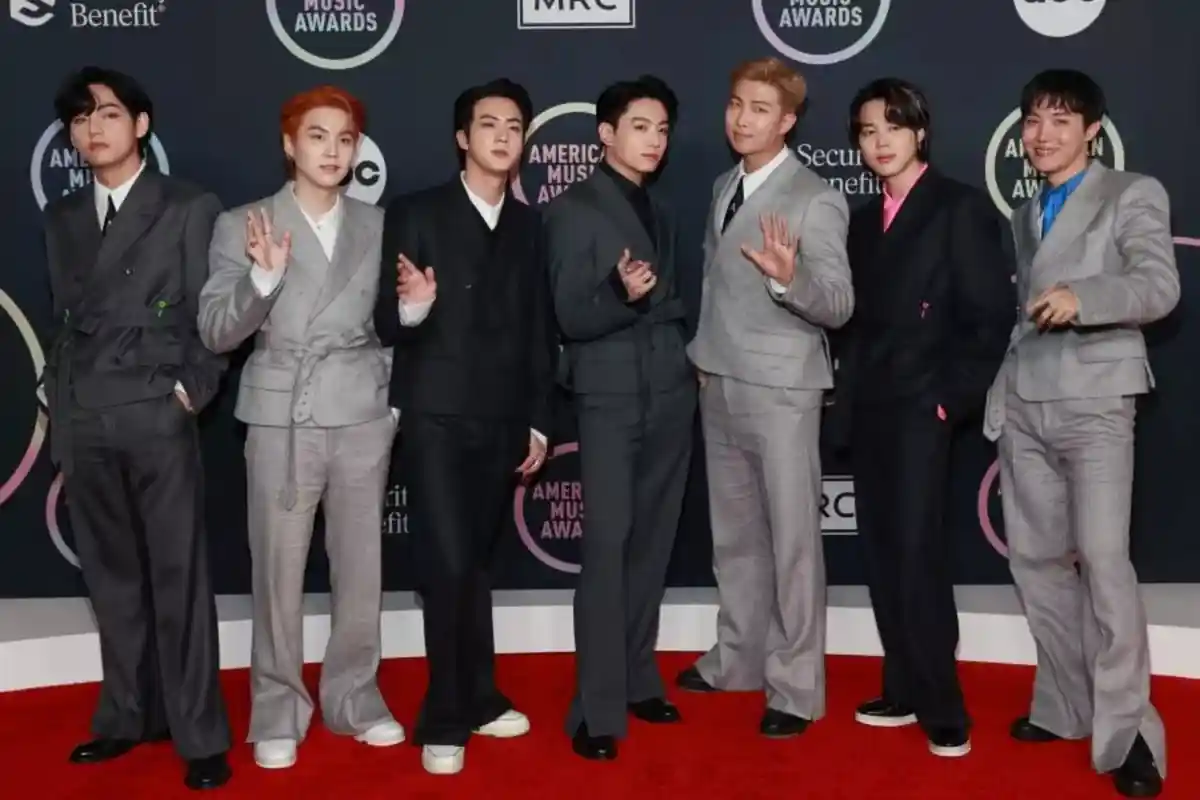 Menang Banyak, BTS Raih Artist of the Year dan 2 Penghargaan Lainnya di AMA 2021