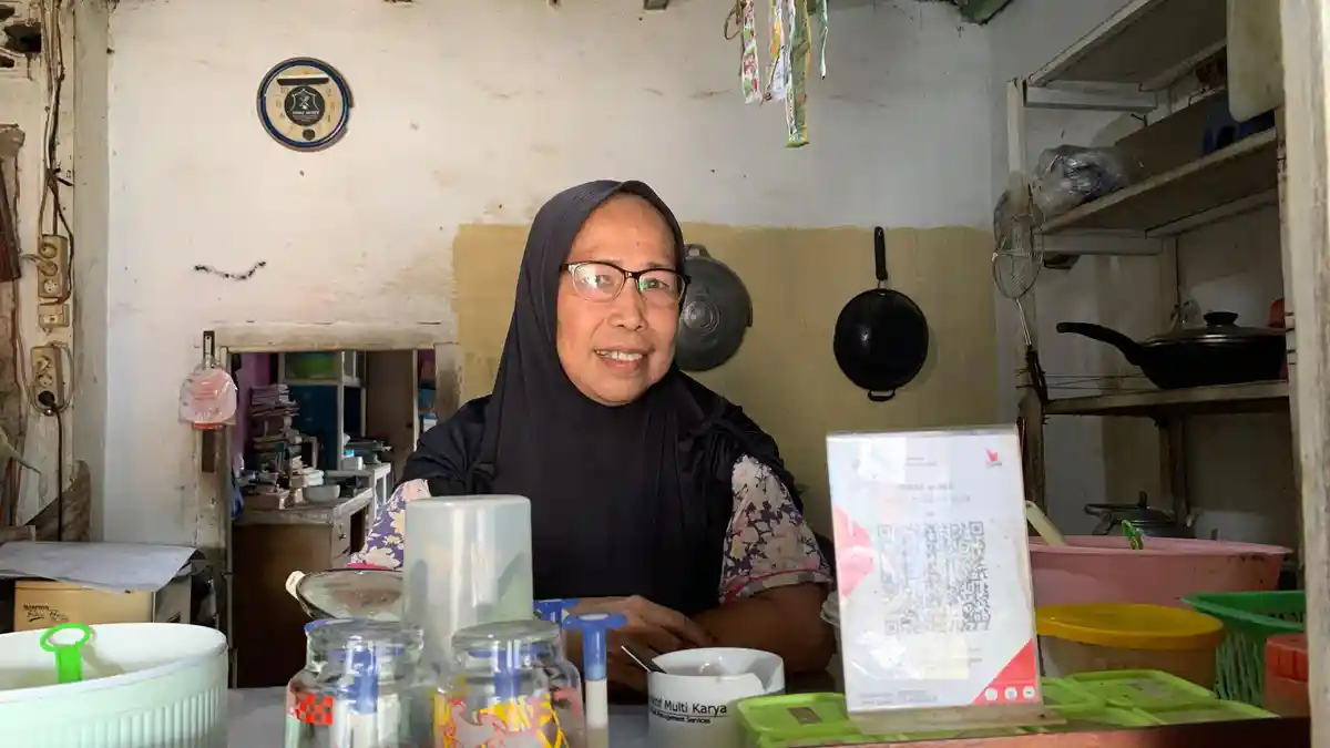 Dari Teras Rumah, Heriyani Kelola Warung Makan dan Layani Transaksi Digital Pakai QRIS BRI