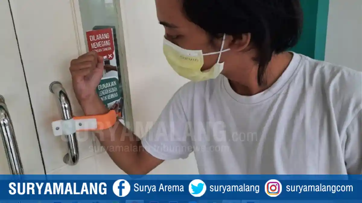 Alat Bantu Gagang Pintu Anti Covid-19 Rancangan ITS Diberi Nama Handle.it, Sudah Diproduksi