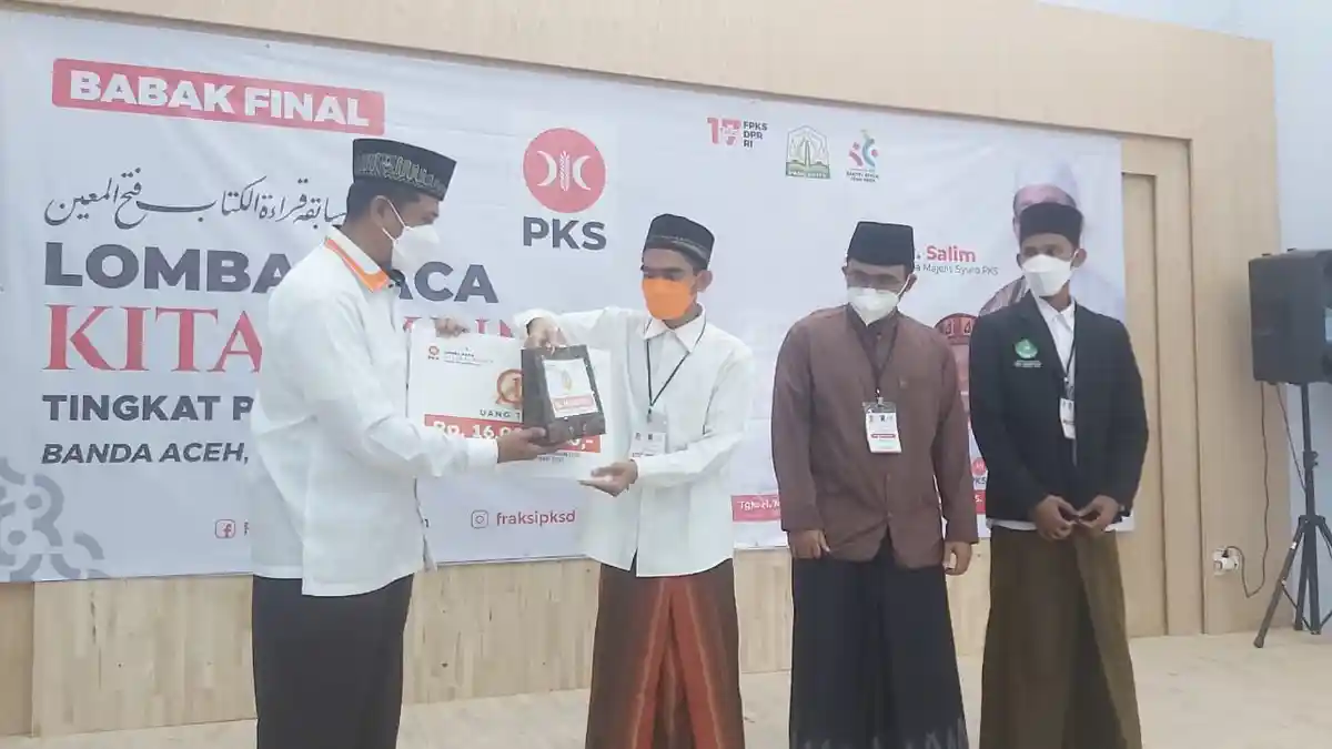 Maulidul Fajri Juarai Lomba Baca Kitab Kuning PKS Aceh, Dapat Hadiah Rp 16 Juta