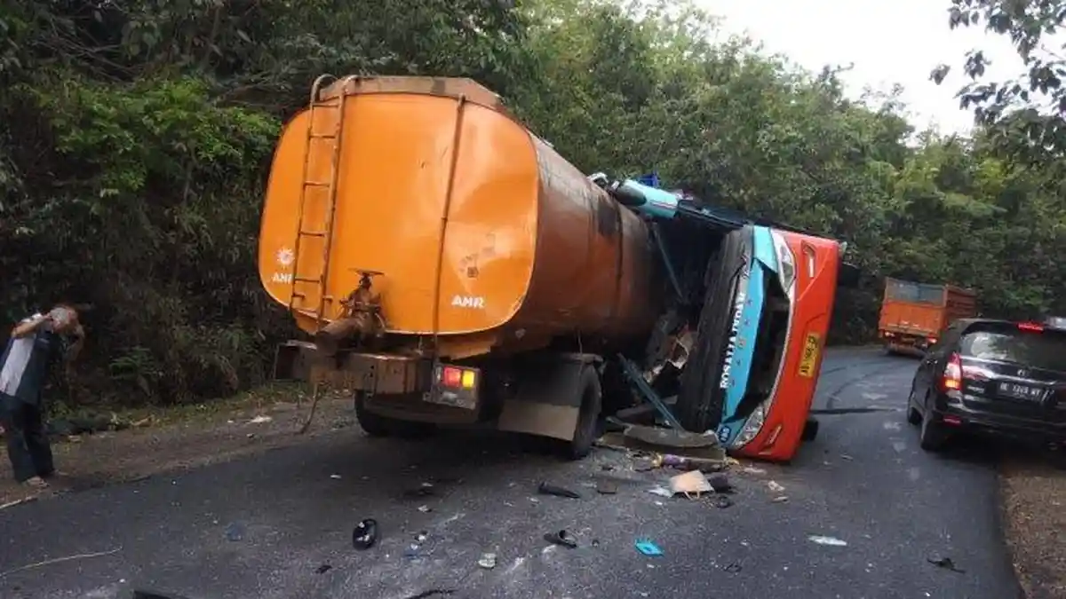 9 Fakta Truk Tangki vs Bus Rosalia Indah Tabrakan Maut di Lampung Tewaskan 8 Orang