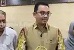 Ketua-Panitia-Pilrek-ULM-2026-2030-Prof-Ifrani-tengah.jpg