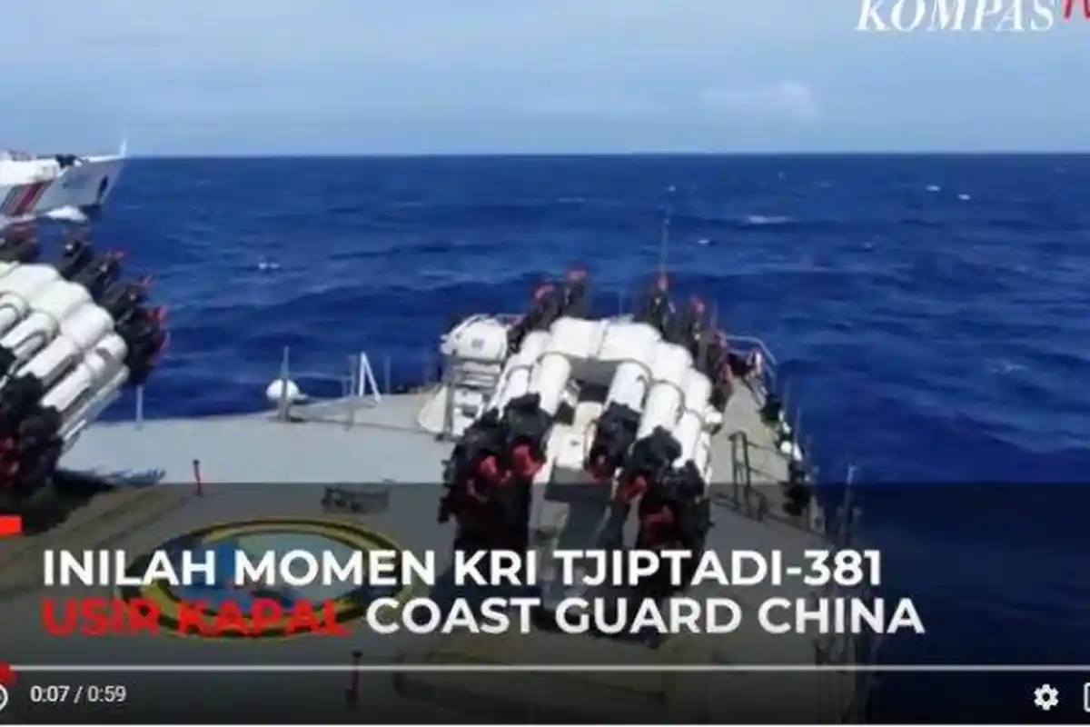 Tak Mau Pergi Setelah Diusir KRI Tjiptadi-381, Kapal Coast Guard Cina Masih Dalam ZEE