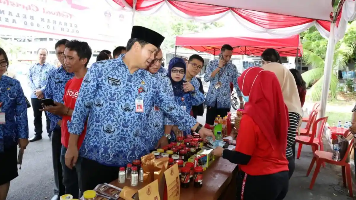 Pemprov Gelar Festival Christmas UMKM, Wagub Steven Puji Konsep Jualan Online