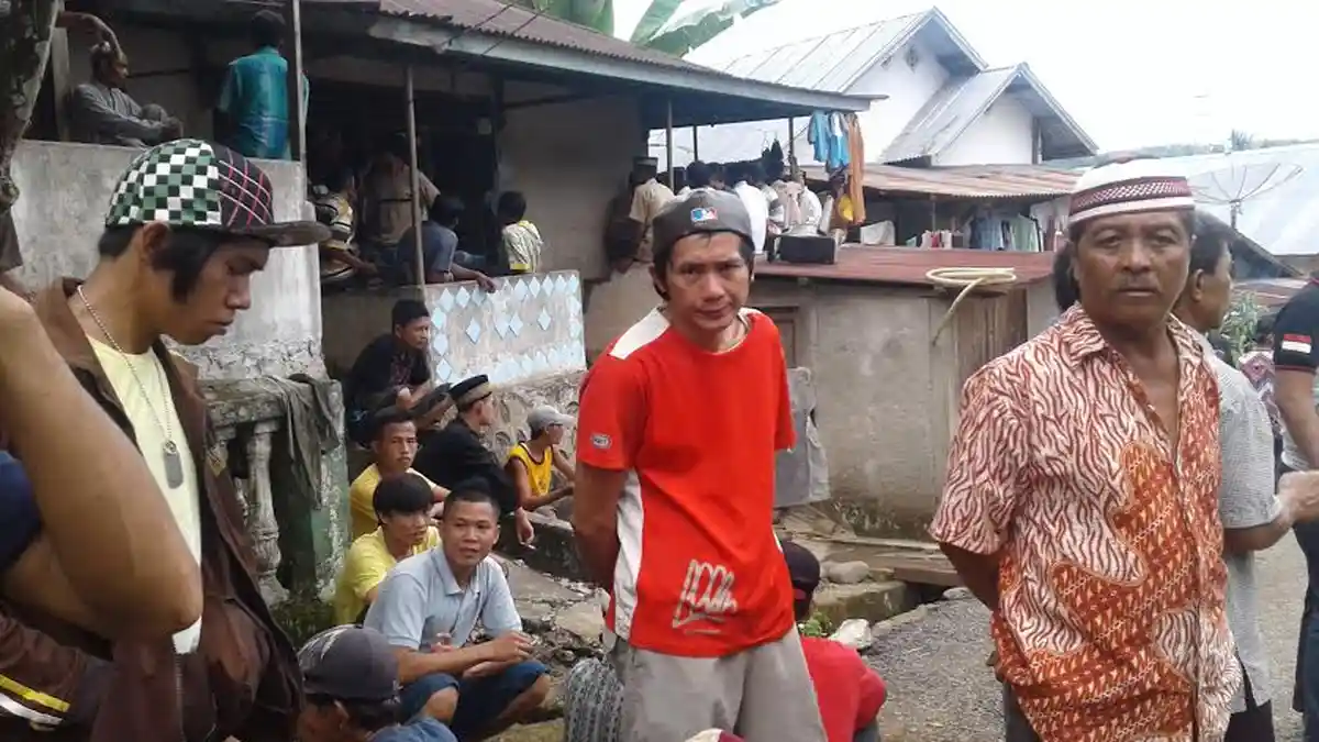 Alub Tidak Sempat Lari saat Pohon Durian Roboh Berbalik Arah