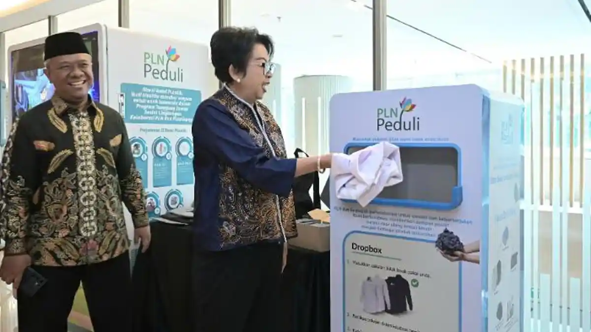 PLN Sediakan Mesin Penampung Botol Plastik dan Baju Bekas di Lingkungan Kantor