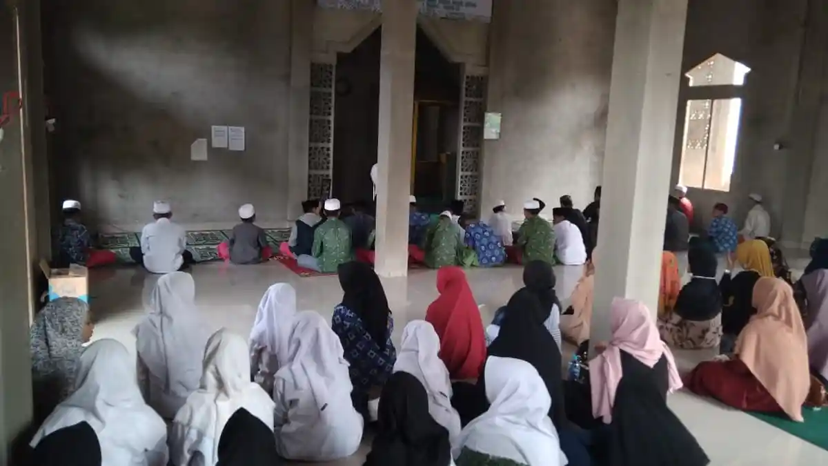 Pondok Pesantren Hidayatul Muhsinin Kalbar Adakan Ruqiyah Massal