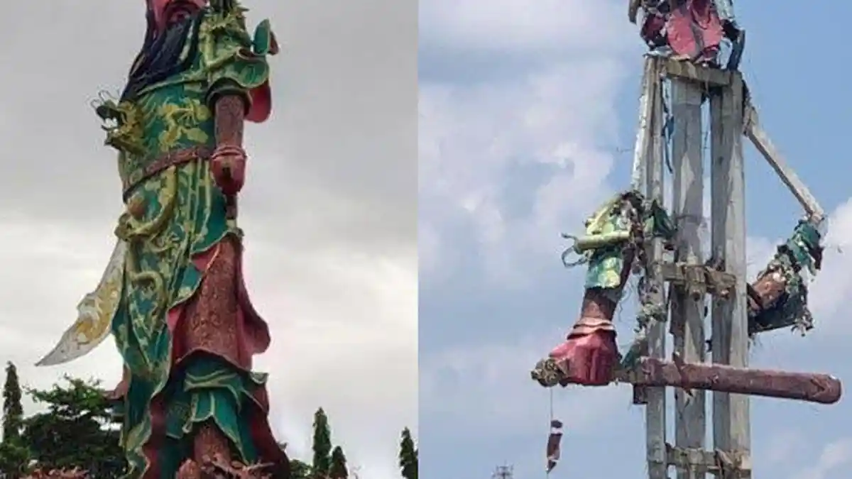 Detik-detik Mendebarkan Robohnya Patung Dewa Raksasa di Tuban, Warga Syok Seperti Pesawat Jatuh