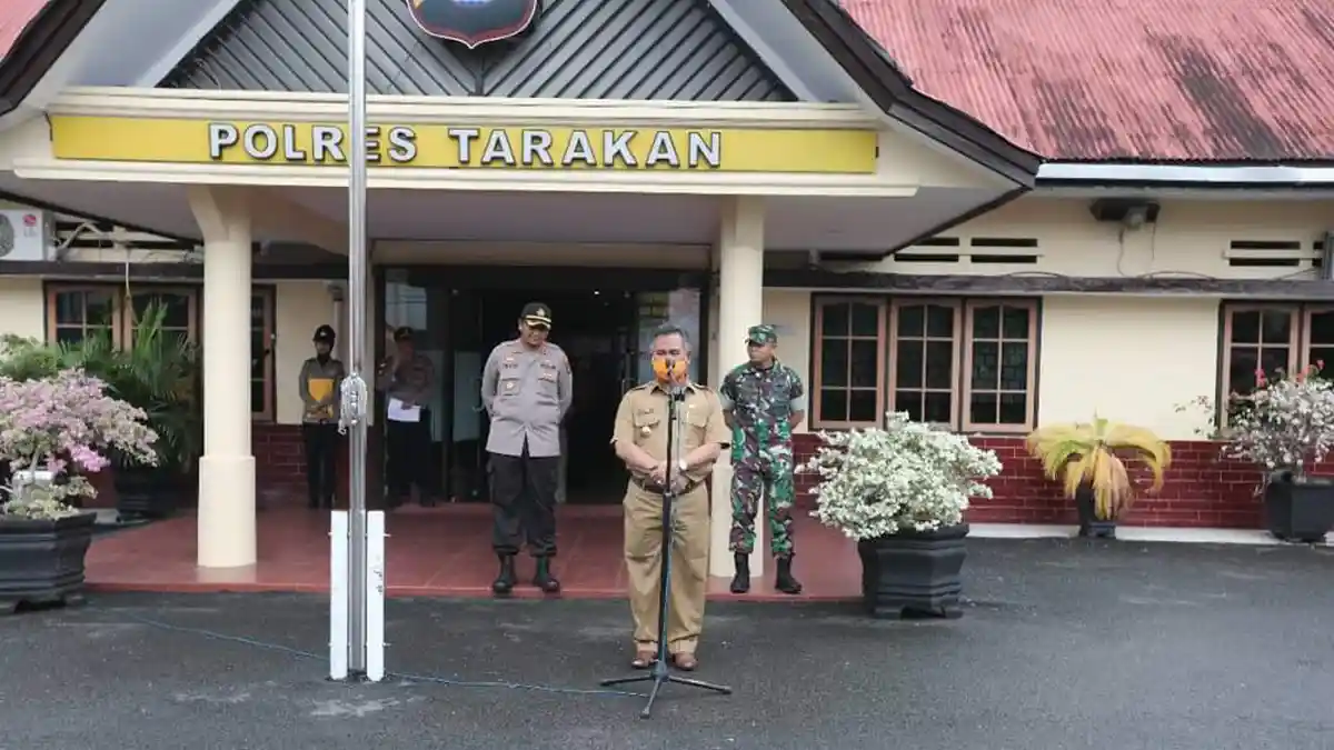 Pimpin Penyemprotan Disinfektan, Walikota Tarakan Beri Apresiasi kepada Kapolres