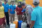 Libatkan BPBD dan Siswa SMK, Polres Nganjuk Distribusikan Bantuan Air Berih Di Wilayah Kekeringan