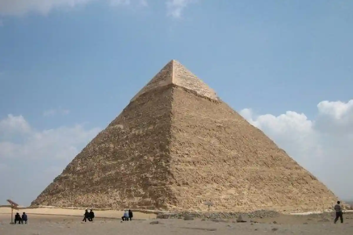 Pasangan Kekasih Berpose Telanjang di Piramida Giza, Pemerintah Mesir Lakukan Penyelidikan