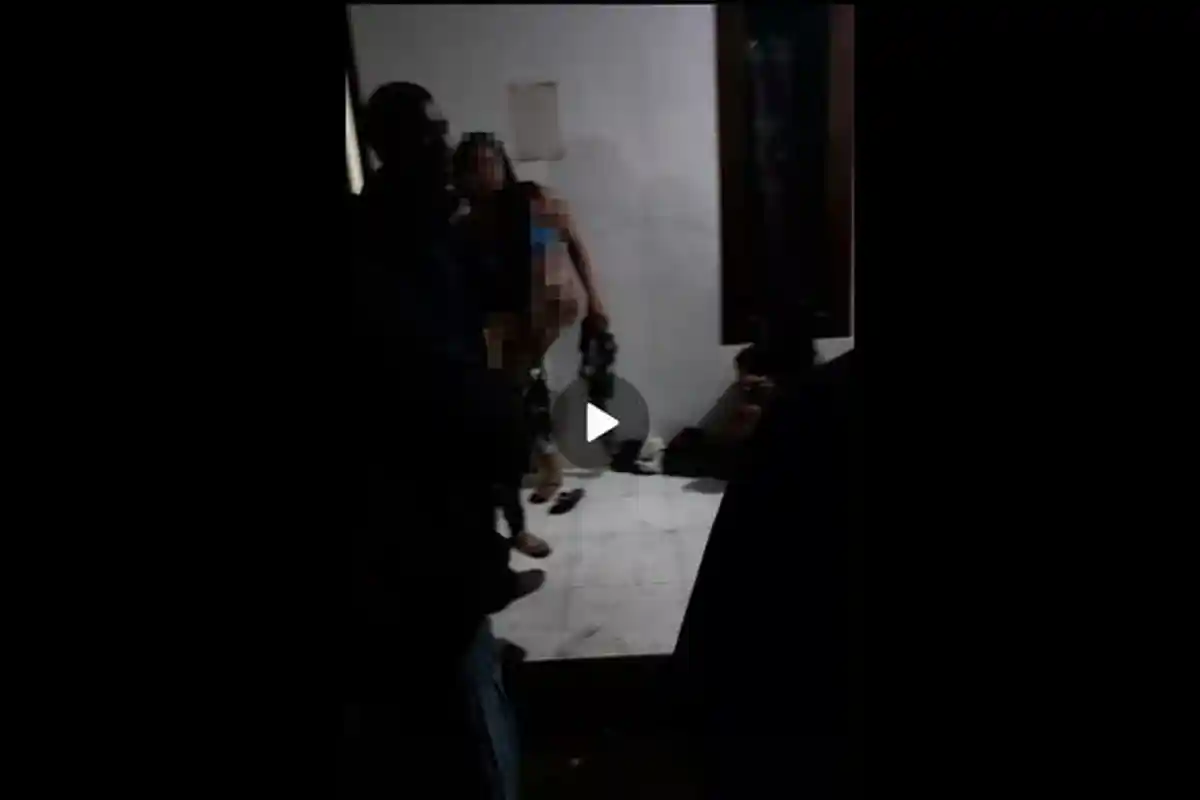 Heboh, Video Penghuni Indekos Dipaksa Lepas Pakaian Saat Digerebeg Warga dan Petugas di Kuningan