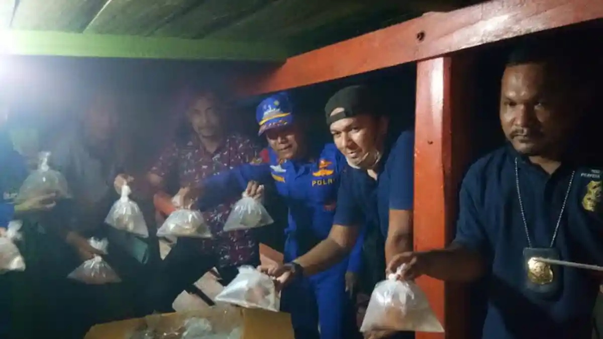 BREAKING NEWS - Dinas Perikanan dan Polairud Gagalkan Penyelundupan Bunga Terumbu Karang