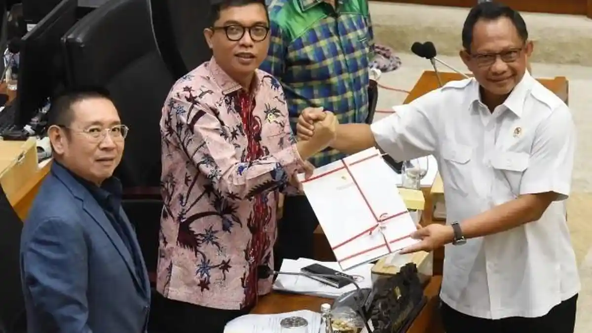 Pembahasan Revisi UU TNI dan Polri Dibatalkan DPR 