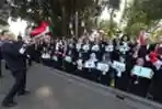 Pegawai Setpres Melepas Joko Widodo