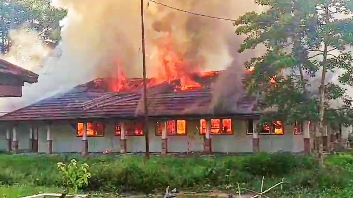 Diduga Hubungan Arus Pendek, Asrama Sentra Pendidikan di Mimika Terbakar