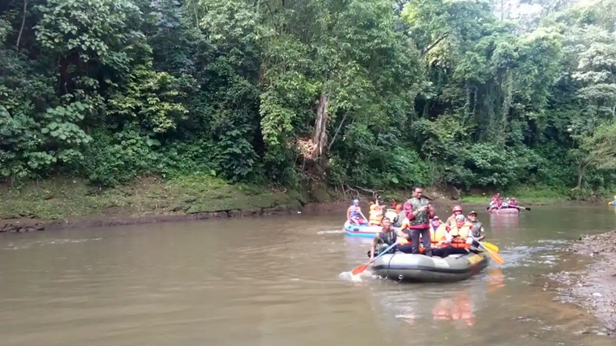 7 Cara Menjaga Lingkungan Saat Liburan, Jaga Bumi Mulai dari Diri Sendiri