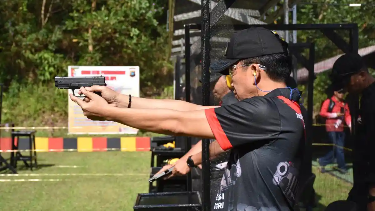 Lomba Menembak Hari Bhayangkara Sinergi Polri dan Awak Media