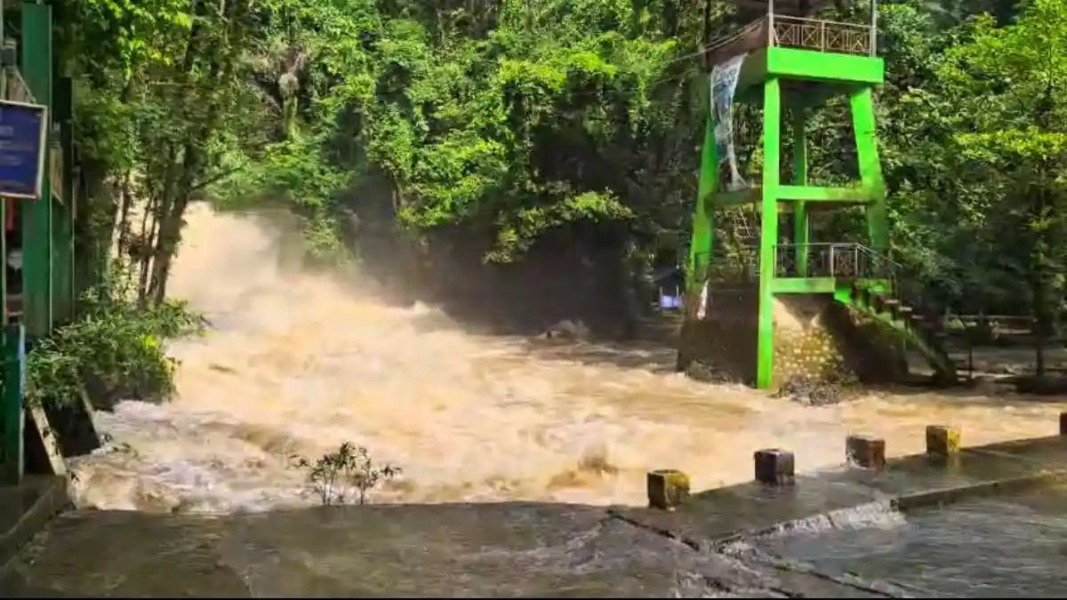 Air Bah Terjang Bantimurung, Akses ke Goa Batu Ditutup Sementara