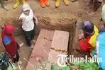 Ibu dan Anak Korban Longsor di Trenggalek Ditemukan Berdampingan, Dimakamkan dalam Satu Liang Lahat