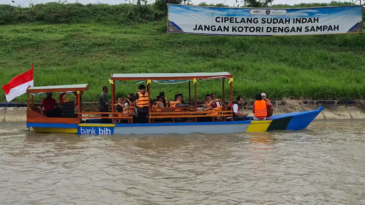 Syahdunya Berperahu di Wisata Perahu Jatitujuh Kanal Cipelang, Objek ...