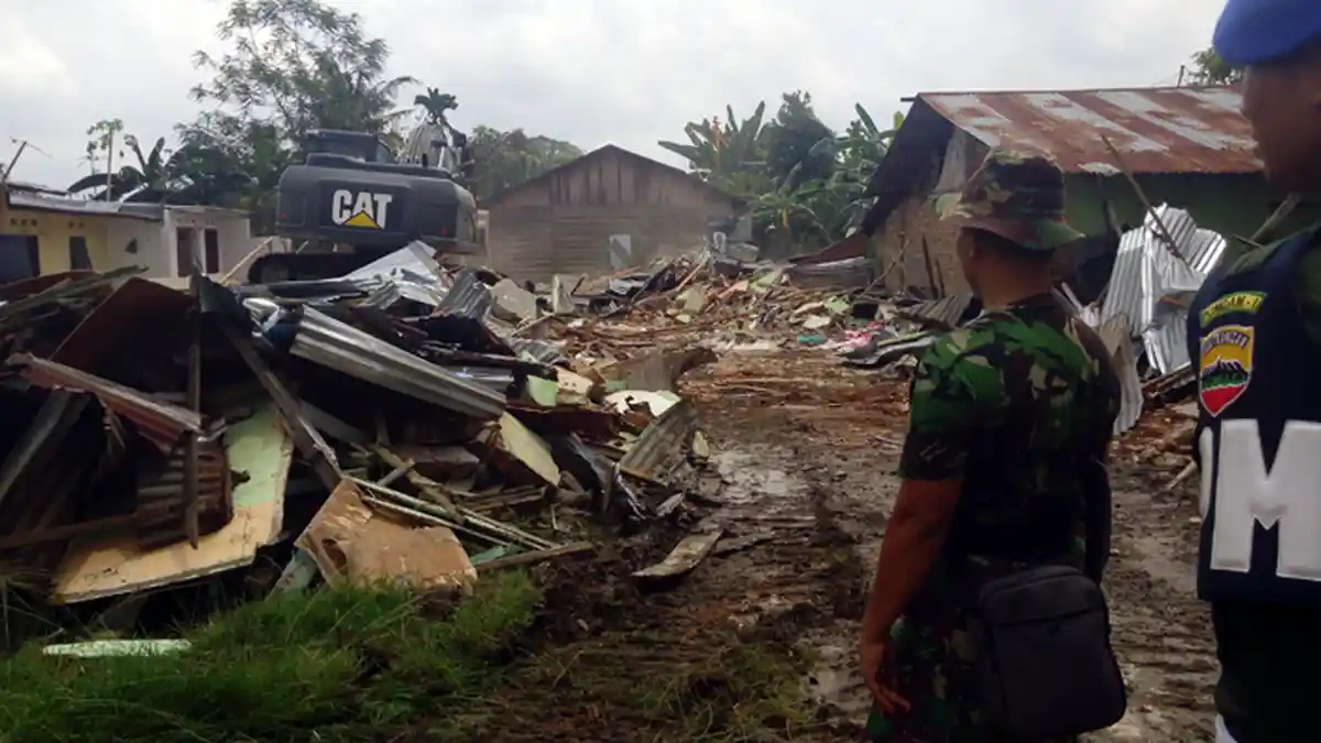 Tiap Tahun Bayar Rp 3 Juta, Lelaki Ini Kaget Rumahnya Digusur TNI