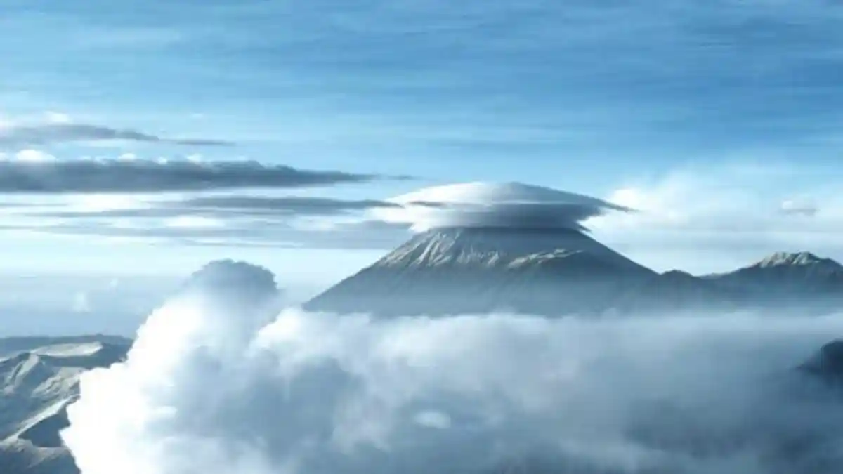 Mengenal Cap Cloud, Fenomena Awan Topi di Puncak Mahameru yang Ternyata Berbahaya bagi Pendaki