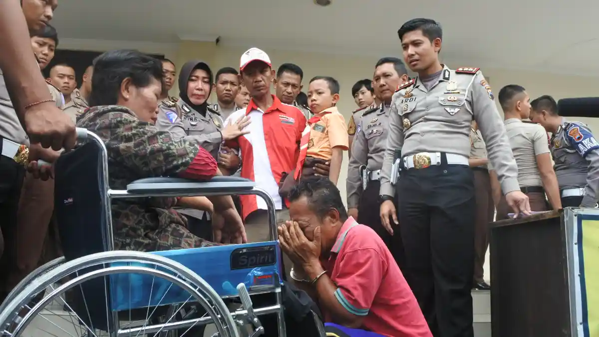Bambang Bersimpuh, Menangis Ceritakan Setahun Masa Pelariannya, Indrawati : Kenapa Ditabrak?