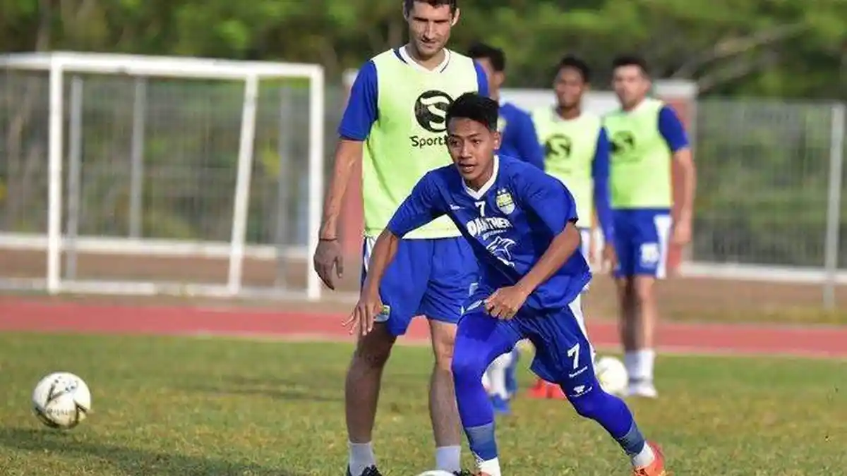 Dua Pemain Persib Bandung Dipaksa Menepi dari Lapangan, Ini Sebabnya