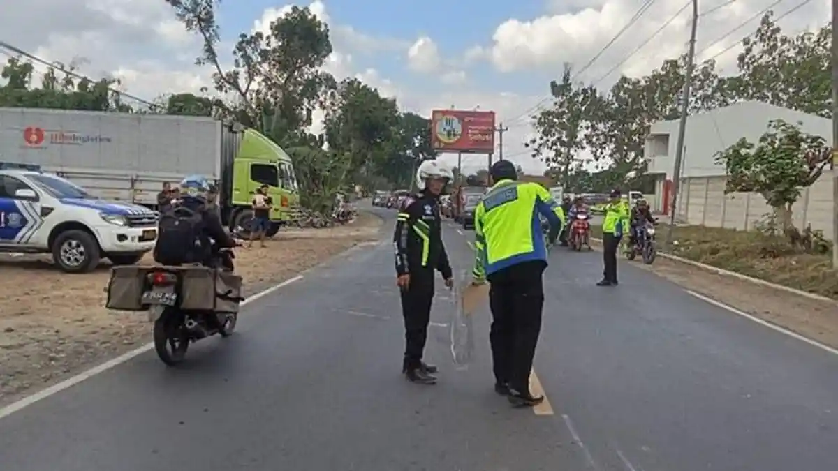 Kecelakaan Maut, Seorang Pemotor Tewas, Hendak Nyalip Lalu Bentur Motor dan Jatuh Tertabrak Truk
