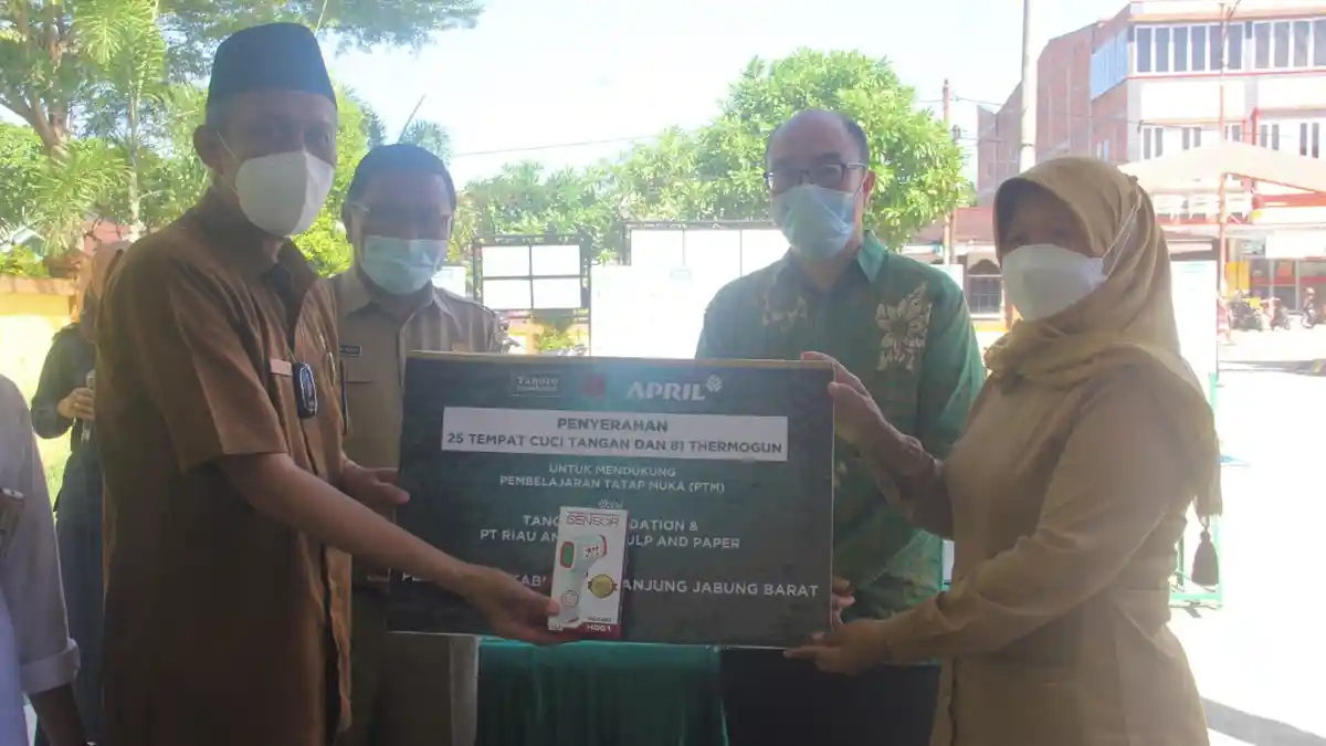 Mewakili Bupati, Sekda Tanjabbar hadiri Penyerahan Bantuan Tanoto Foundation